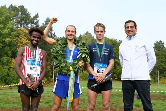 Prispallen i M22 (15 km) (från vänster) Samuel