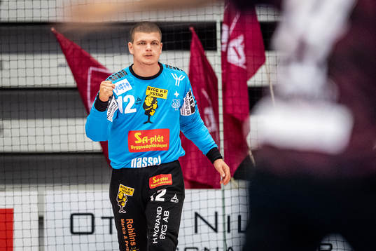 IFK Ystads målvakt Måns Landgren jublar