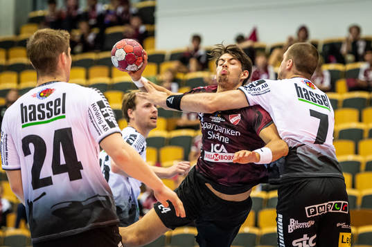 Lugis Fredrik Olsson mot IFK Ystads Jonathan Mollerup