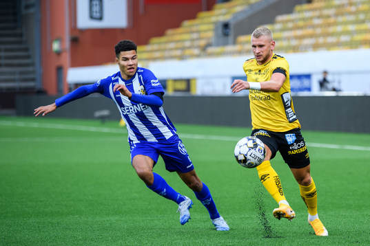 IFK Göteborg Alexander Jallow och Elfsborgs Simon Strand