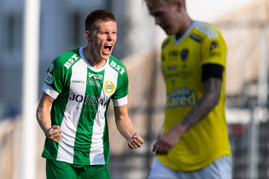 Hammarbys Aron Johansson jublar
