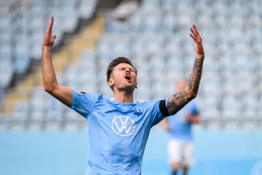 Malmö FFs Arnór Traustason reagerar