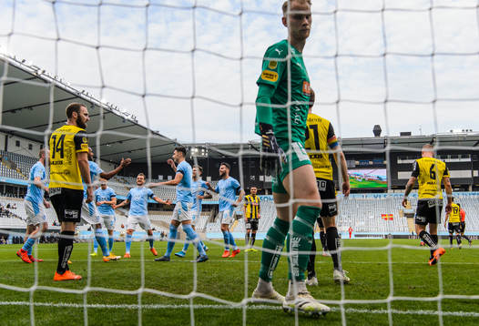 Malmö FFs Isaac Kiese Thelin jublar med lagkamrater