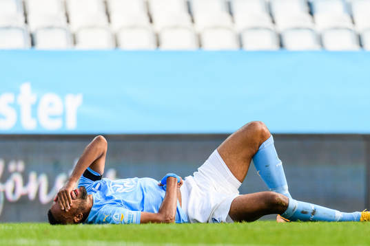 Malmö FFs Isaac Kiese Thelin har ont