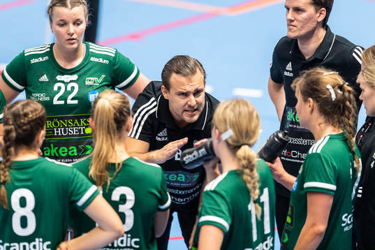Helsingborgs tränare Daniel Engdahl i en timeout