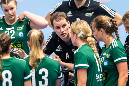 Helsingborgs tränare Fredrik Björkman i en timeout