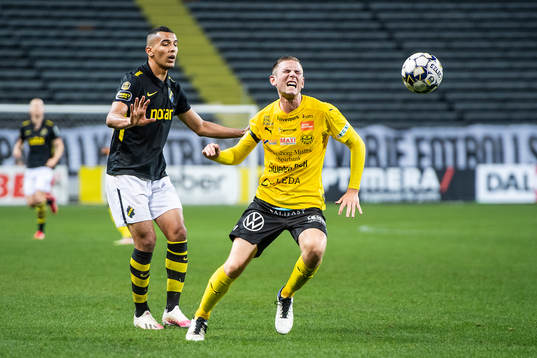 s Nabil Bahoui och Mjällbys Adam Petersson