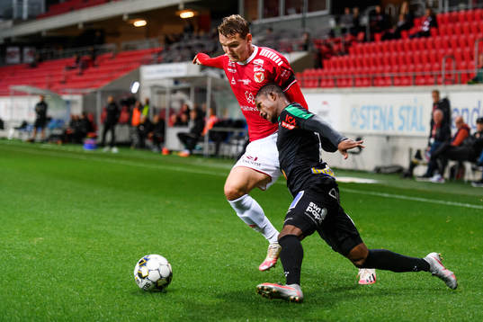 Kalmars Piotr Johansson och Varbergs Adama Fofana