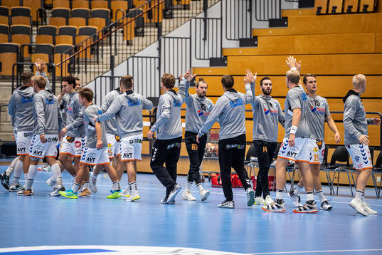 Kristianstads spelare ger varandra high fives