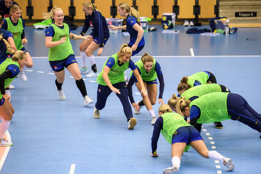 Spelarna värmer upp
