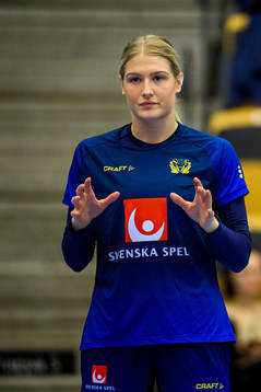 Nina Dano