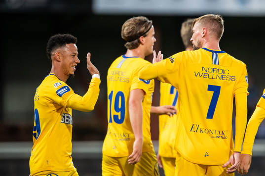 IFK Göteborg Tobias Sana och Sebastian Eriksson jublar