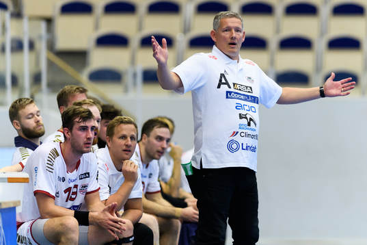 HK Malmös tränare Stian Tönnesen reagerar