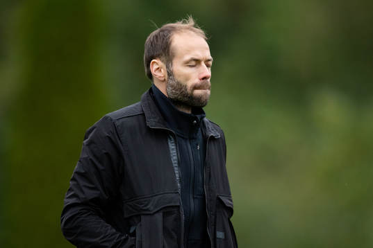 Häckens tränare Andreas Alm deppar i halvlek av