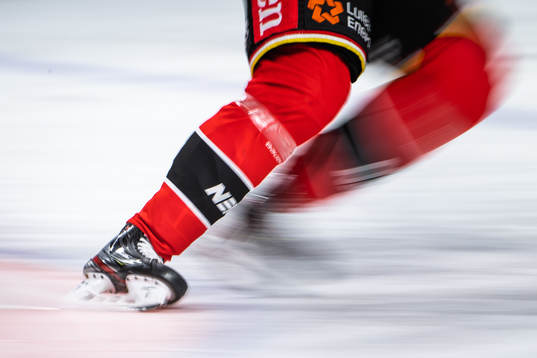 Panorerad bild av skridskor