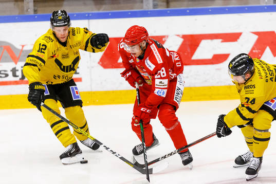 Västerås Fredrik Johansson och Rasmus Asplund försvarar