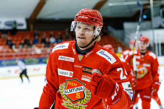 Almtunas Carl Åsell jublar