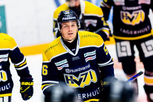 s Fredrik Forsberg jublar med lagkamrater