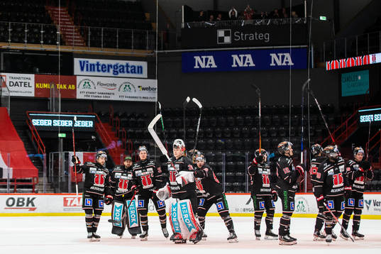 Örebros spelare jublar