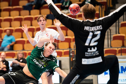 Helsingborgs Johan Palm och Lugis målvakt Viktor Hedberg