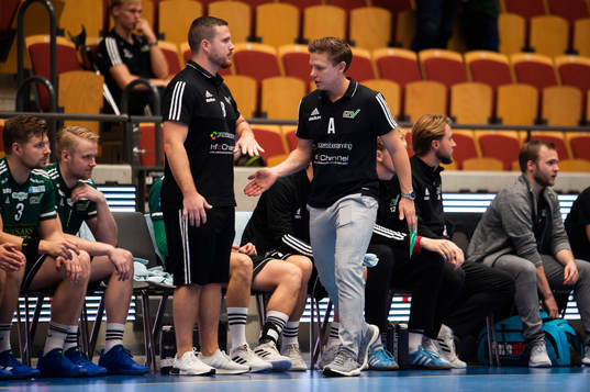 Helsingborgs tränare Toni Johansson tackar assisterande