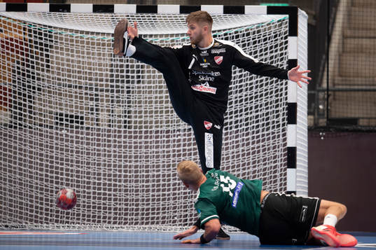 Helsingborgs Anton Månsson gör mål bakom Lugis målvakt