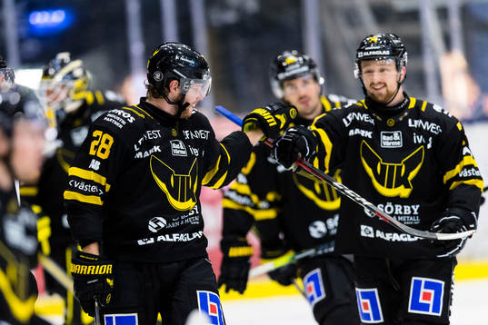 Västerås Lukas Zetterberg jublar med Rasmus Asplund