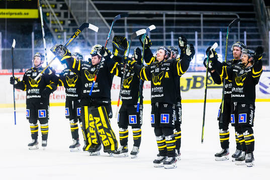 Västerås spelare tackar publiken