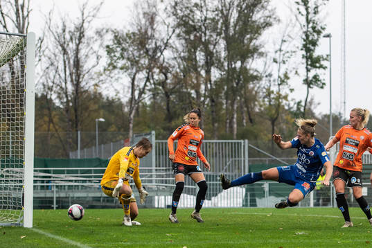 Örebros Frida Skogman gör 4-2