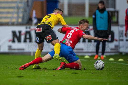 Helsingborgs Andreas Landgren  och Mjällbys Kadir Hodzic