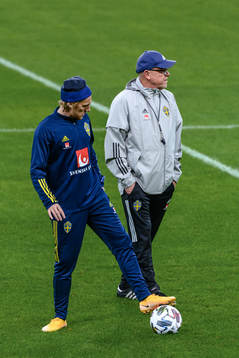 Emil Forsberg and head coach Janne Andersson of the Swedish