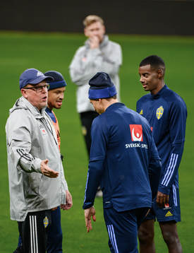 Head coach Janne Andersson, Martin Olsson, Victor Nilsson