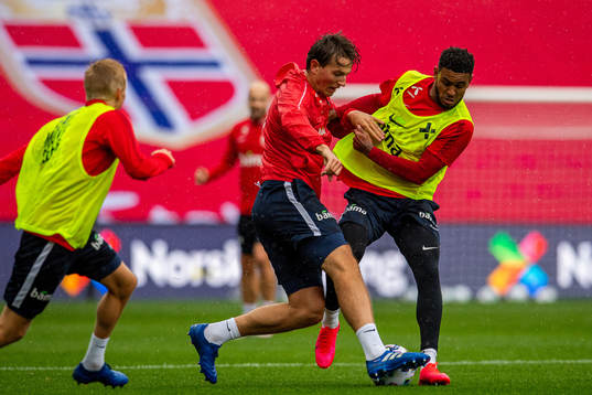 Sander Berge and Joshua King of the Norwegian national