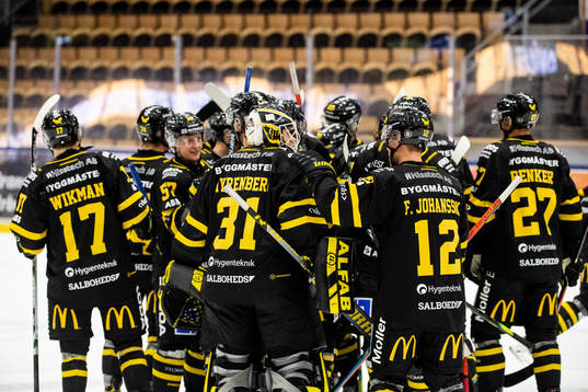 Västerås spelare jublar