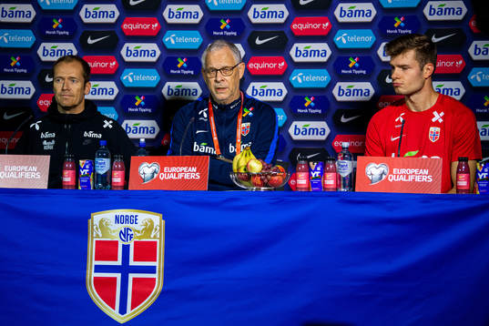 Svein Graff, head of media, Lars Lagerbäck, head coach,