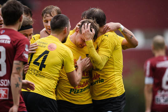 Löddes Simon Samuelsson Renblad jublar