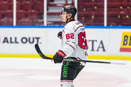 Örebros Robert Leino jublar