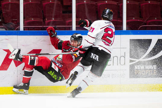 Malmö Redhawks Adam Ollas Mattsson och Örebros Linus