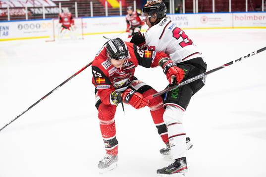 Malmö Redhawks Liam Nilsson och Örebros Christopher
