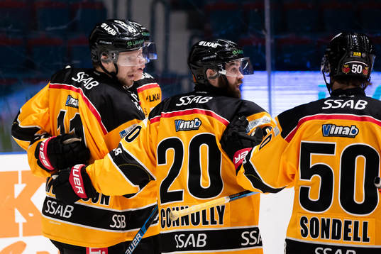 Luleås Petter Emanuelsson jublar