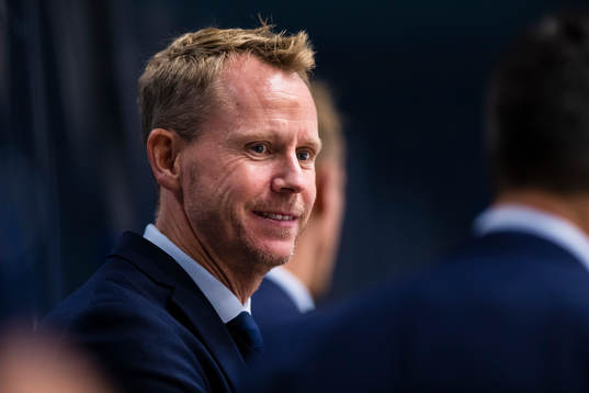 Djurgårdens tränare Robert Ohlsson ser glad ut