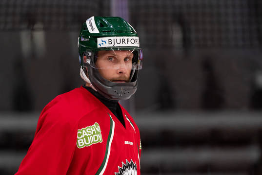 Frölundas Viktor Ekbom innan ishockeymatchen i SHL mellan