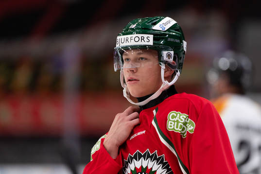 Frölundas Lucas Raymond innan ishockeymatchen i SHL mellan