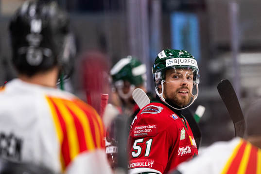 Frölundas Mats Rosseli Olsen i diskussion med Brynäs