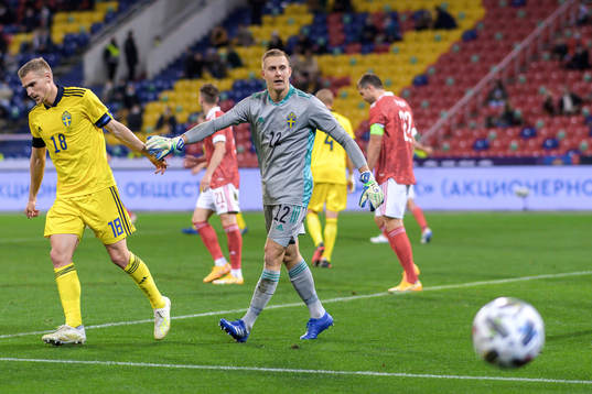Carl Starfelt and goalkeeper Karl-Johan Johnsson of Sweden