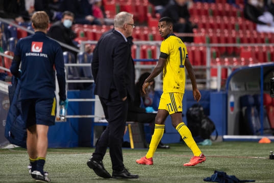 Alexander Isak and head coach Janne Andersson of Sweden