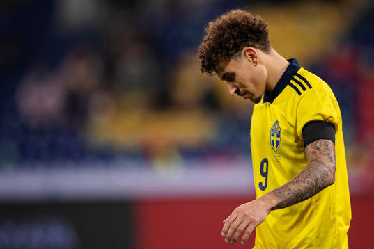 Jordan Larsson of Sweden wearing a mourning band for the