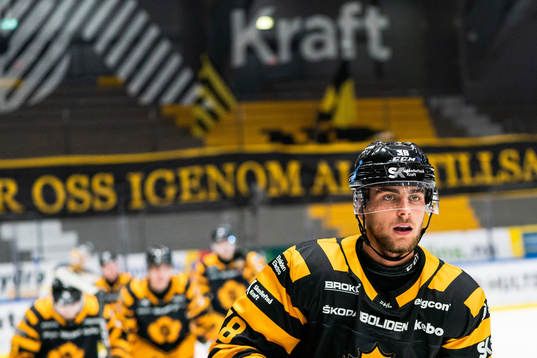 Skellefteås Jacob Olofsson jublar