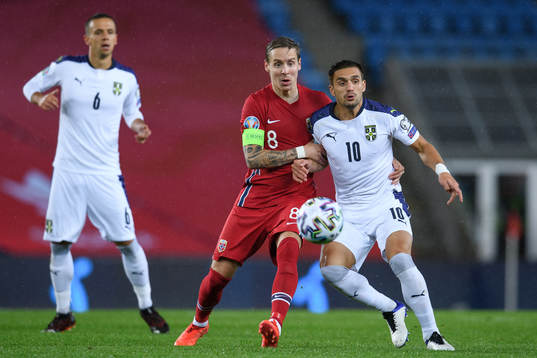 Stefan Johansen of Norway and Dusan Tadic of Serbia