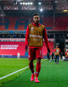 Joshua King of Norway warms up